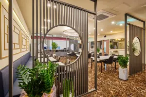 월창 파티션이 아름다운 80평 고급 중식당 홀